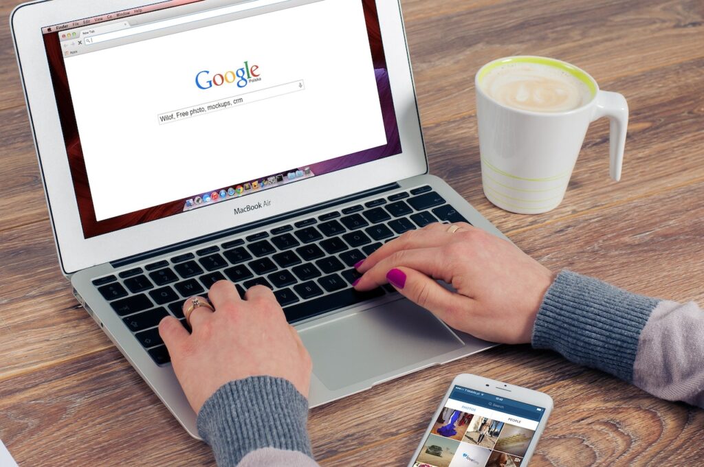 A gestão de Google Ads para pequenas empresas faz com que o produto ou serviço seja visto por muitas pessoas na página de buscas do Google