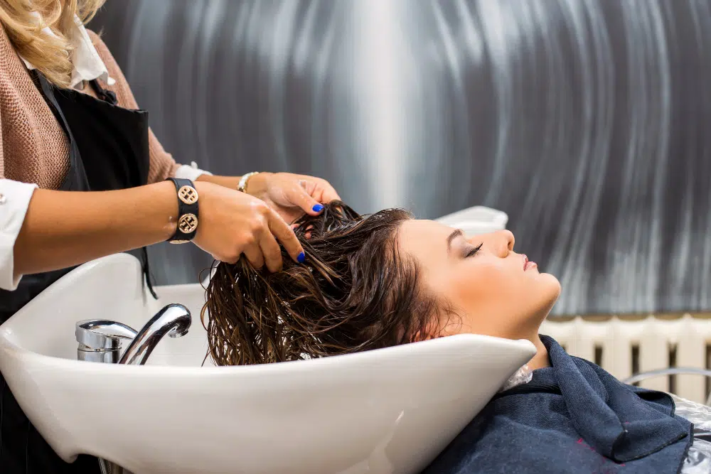 hidratação de cabelo em salão de beleza
